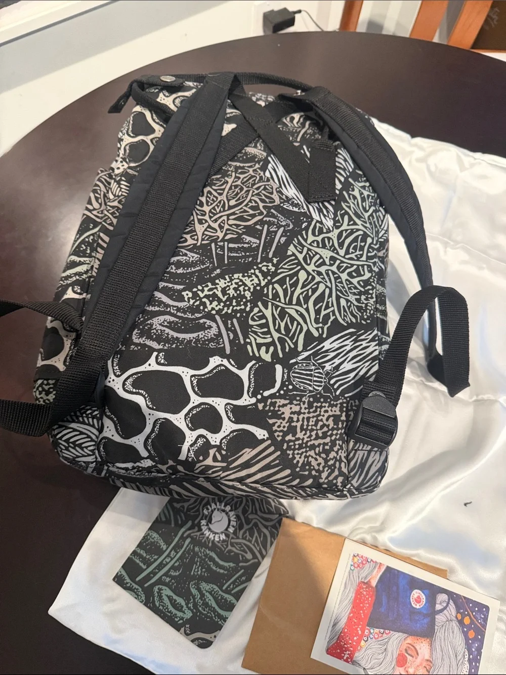 Kånken-style Black Patterned Men's Backpack with Matching Pouch